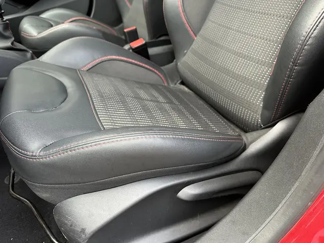 Peugeot 208 1.2 Turbo 110 PK GT-Line 2019 Benzine 11