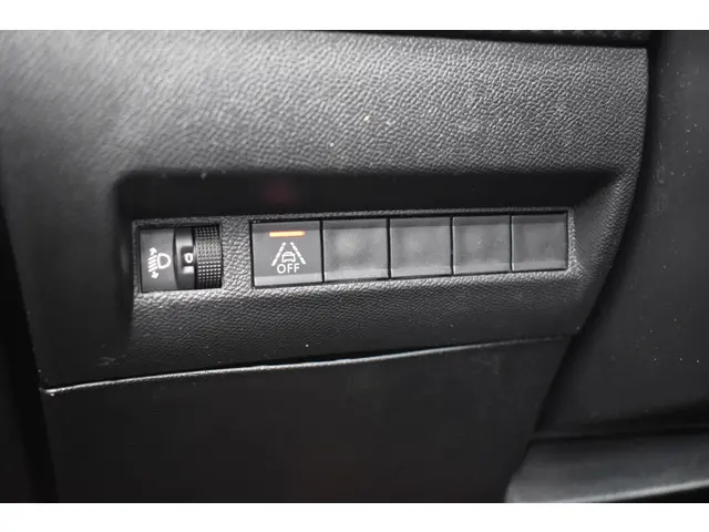 Peugeot 2008 1.2 PureTech Allure Pack 2023 Benzine 35