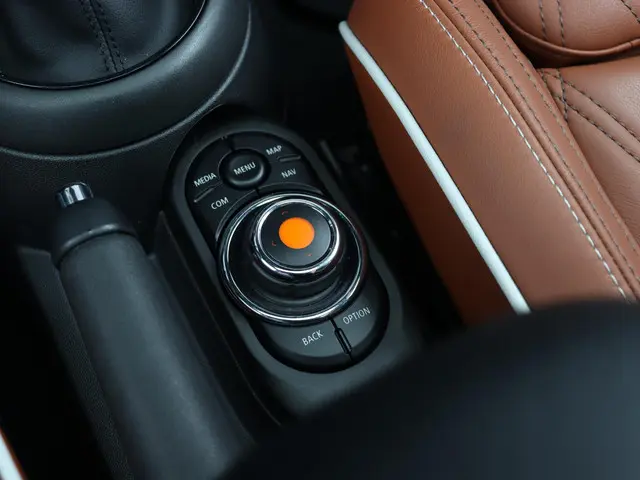 MINI 5-Deurs Cooper 2020 Benzine 19