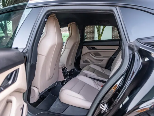 Porsche Taycan Sport Turismo 79 kWh 2022 Elektrisch 26