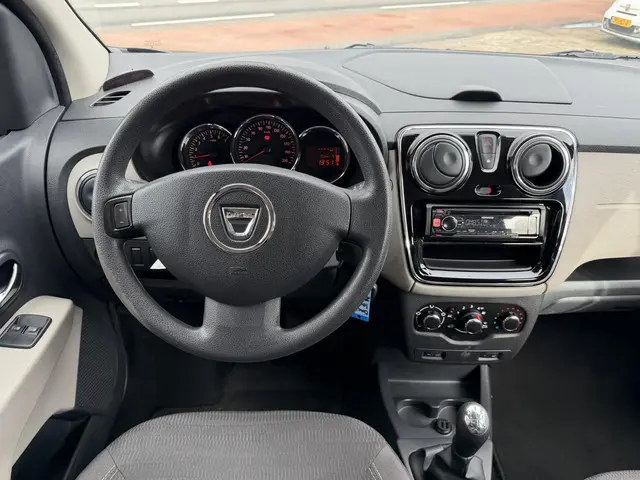 Dacia Lodgy 1.2 TCe Lauréate 5p. 2013 Benzine 27
