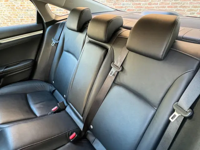 Honda Civic 1.5 i-VTEC Executive 2018 Benzine 23