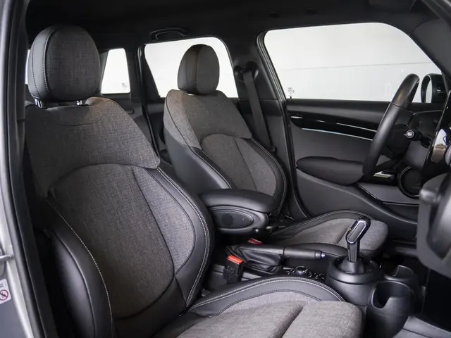 MINI 5-Deurs Cooper Aut. 2023 Benzine 7