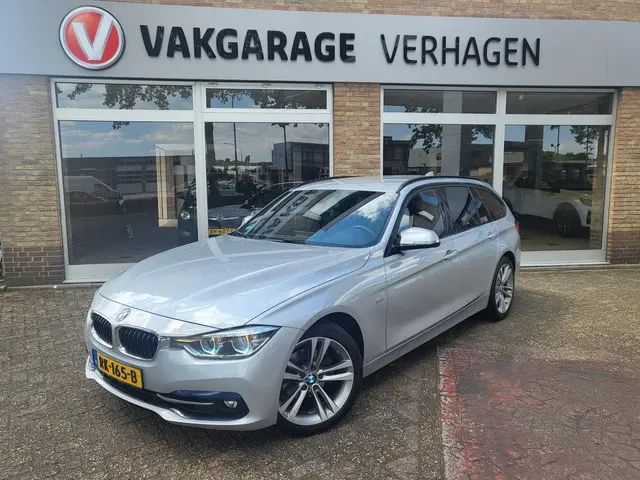 BMW 3 Serie Touring 320i Executive / sport 2017 Benzine 1