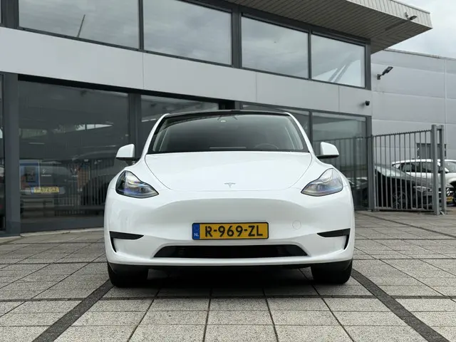 Tesla Model Y Aut. Range Plus 2022 Elektrisch 8