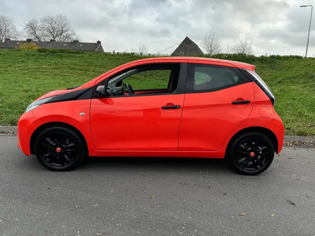 Toyota Aygo 1.0 VVT-i x-cite CarPlay , Camera 2014 Benzine 2