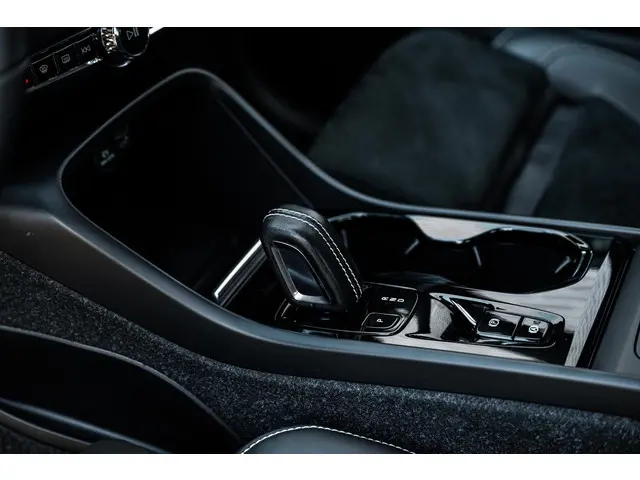 Volvo XC40 2.0 B4 R-Design 2022 Benzine 26