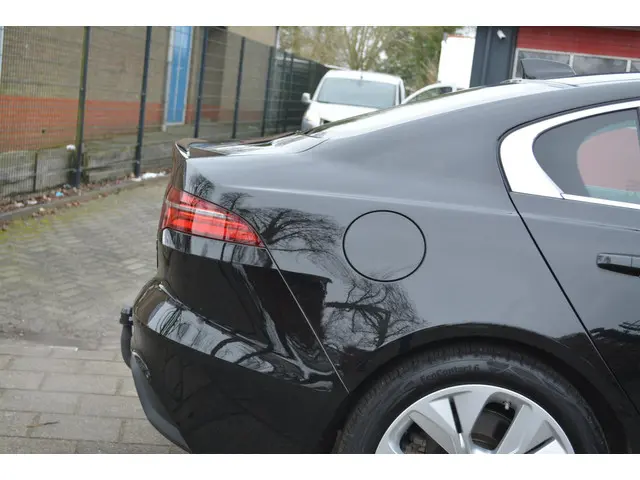 Jaguar XE 2.0 P250 SE 2020 Benzine 34