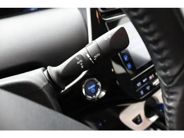 Toyota Prius 1.8 Plug-in Executive 2019 Hybride Benzine 31
