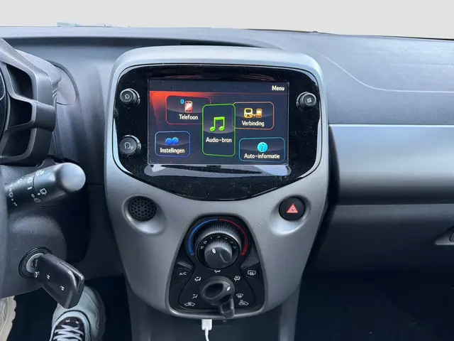 Toyota Aygo 1.0 VVT-i x-play 2020 Benzine 7