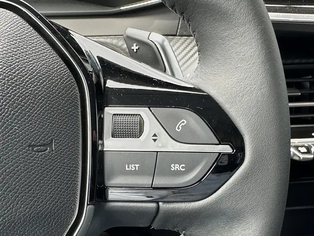 Peugeot 208 1.2 Hybrid 110 e-DCS6 Style 2025 Benzine 27