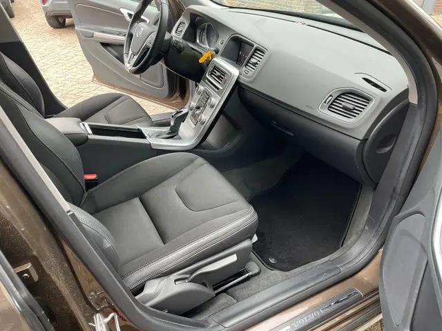 Volvo V60 Cross Country 2.0 T5 Nordic+ 2017 Benzine 16