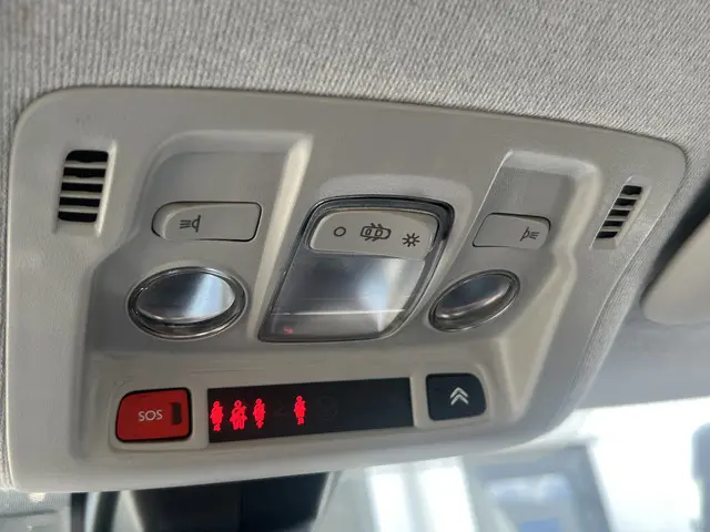 Citroën C3 1.2 82 pk Shine 2018 Benzine 32