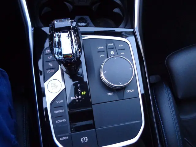 BMW 3 Serie 330i High Executive 2020 Benzine 16