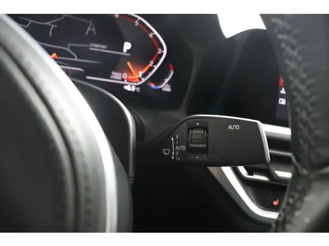 BMW 3 Serie 330i High Executive 2020 Benzine 26