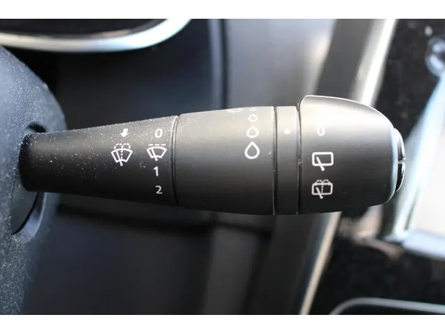 Renault Clio Estate 0.9 TCe Limited 2018 Benzine 17