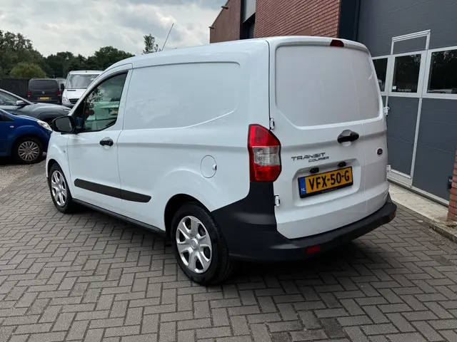 Ford Transit Courier 3