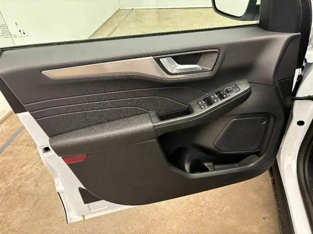 Ford Kuga 2.5 PHEV Titanium 2023 Hybride Benzine 11