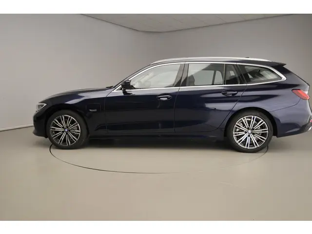 BMW 3 Serie Touring 330e 2022 Hybride Benzine 2