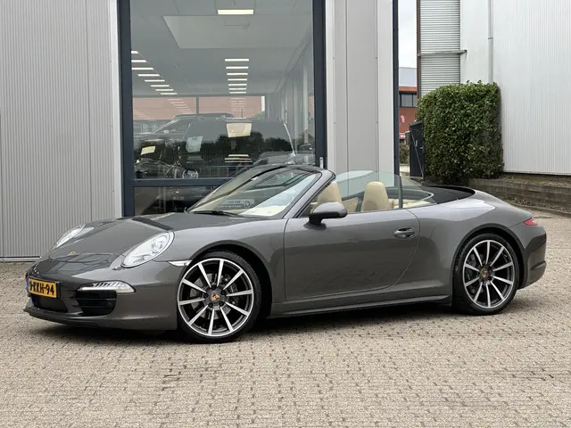 Porsche 911 Cabrio 3.4 Carrera 4 2013 Benzine 9