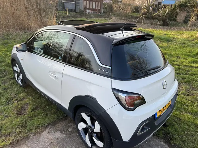 Opel ADAM 1.0 Turbo Rocks 2015 Benzine 10