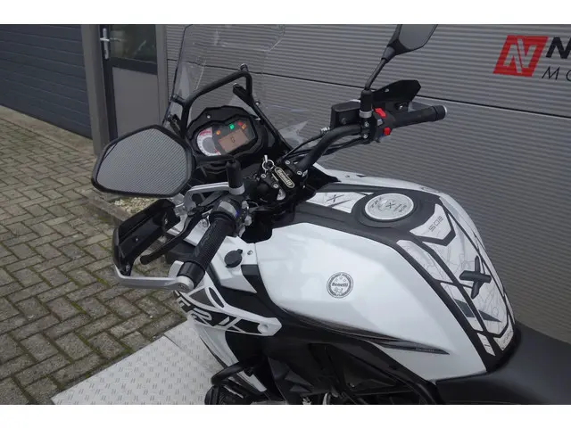 Benelli TRK 502 X 2023 Benzine 21