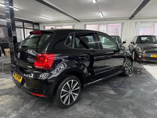Volkswagen Polo 1.0 Benzine 5DR 2017 2017 Benzine 6