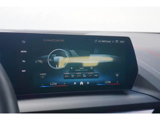 BMW 1 Serie 120 2024 Benzine 26