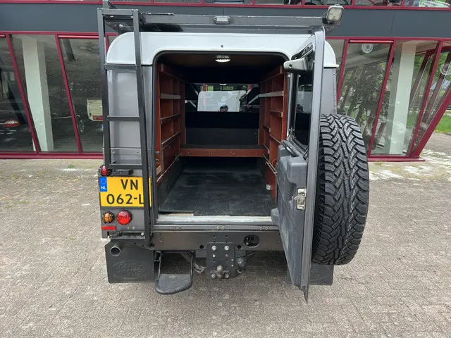 Land Rover Defender 2.2 D HT 110" SE 2015 Diesel 21
