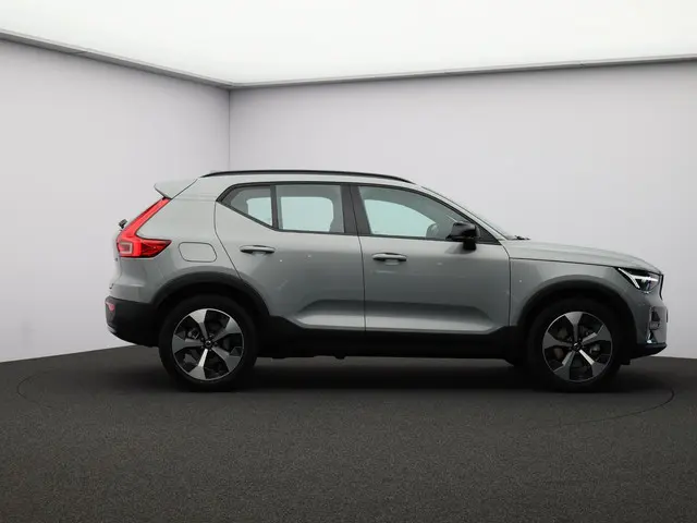 Volvo XC40 B4 197PK Plus Dark 2025 Benzine 7