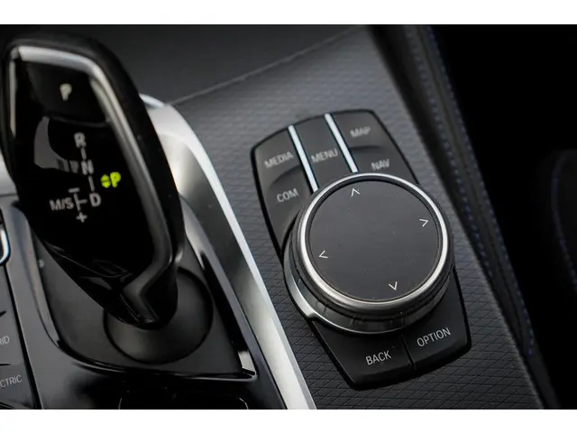BMW 5 Serie 530e High Executive 2022 Hybride Benzine 56