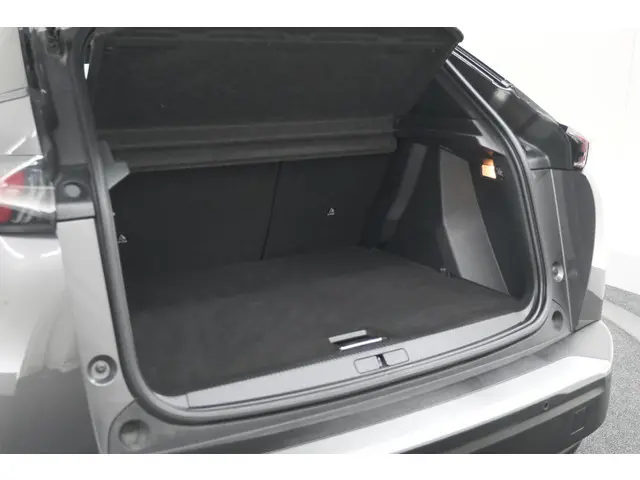 Peugeot 2008 PureTech 130 Allure Pack 2020 Benzine 63