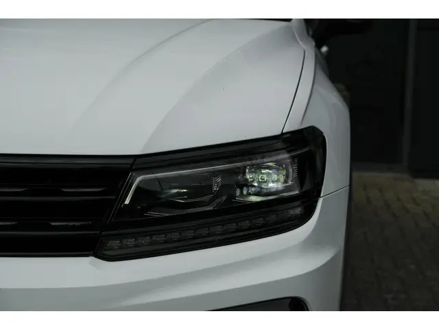 Volkswagen Tiguan 1.5 TSI R-Line Highline 2021 Benzine 40