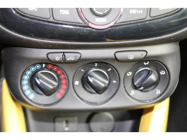 Opel ADAM 1.2 2015 Benzine 20