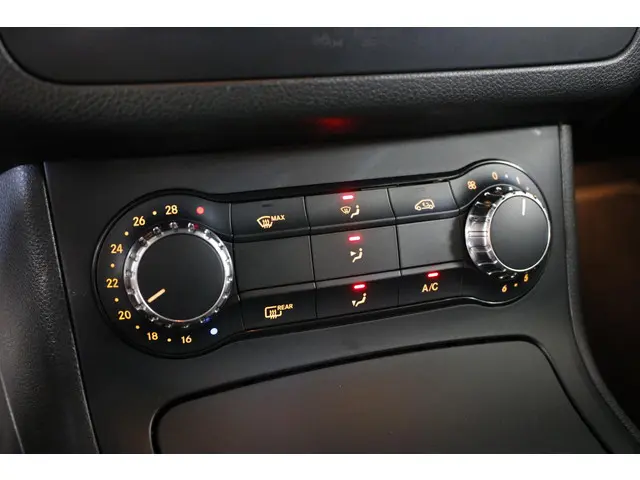 Mercedes-Benz B-Klasse 220 4Matic Ambition 2015 Benzine 27
