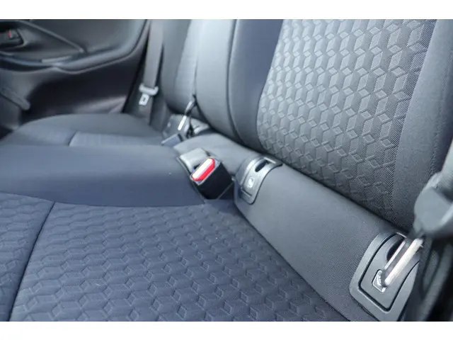 Toyota Yaris 1.5 Hybrid Active 2022 Hybride Benzine 27