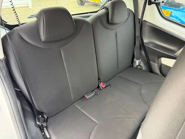 Toyota Aygo 1.0 VVT-i Now 5-deurs Airco 2013 Benzine 14