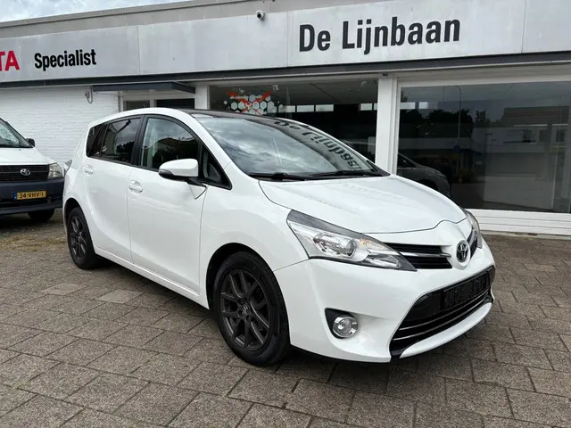 Toyota Verso 1.8 VVT-i Dynamic Business 2015 Benzine 6