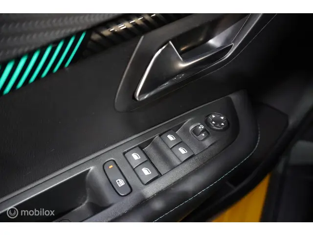 Peugeot 208 1.2 PureTech Allure Pack 2023 Benzine 25