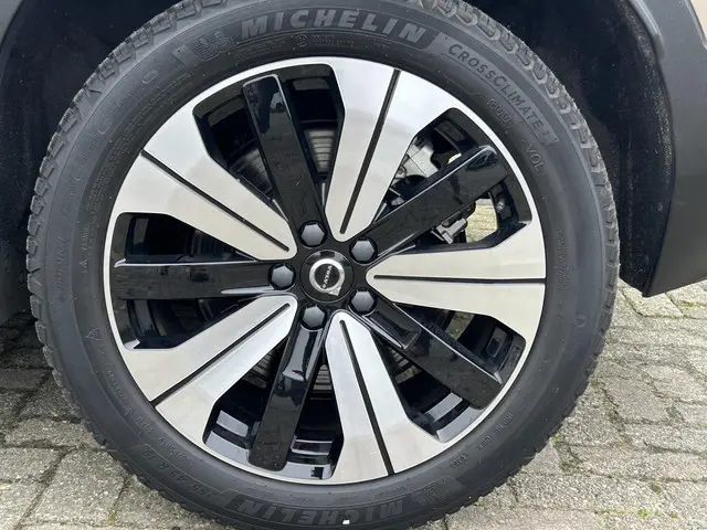 Volvo XC40 Recharge Core 70 kWh 2023 Elektrisch 4