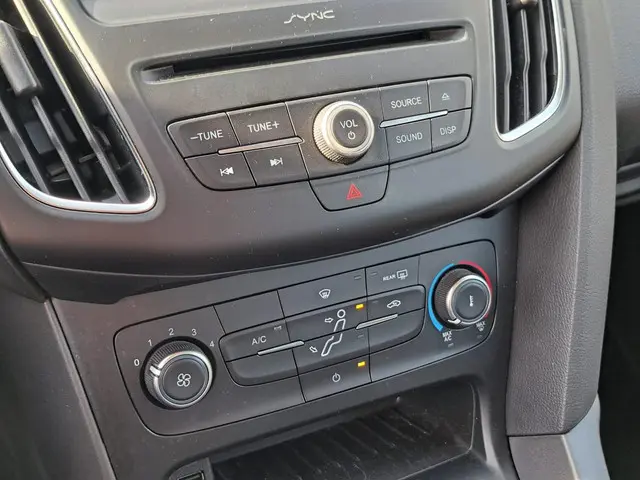 Ford Focus 1.0 Lease Edition Export 2017 Benzine 17