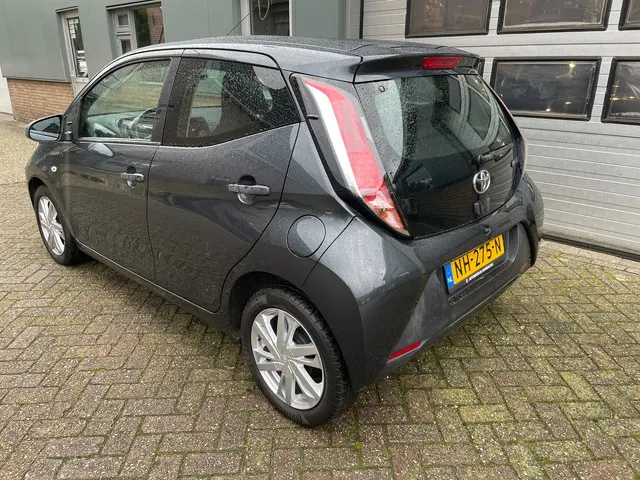 Toyota Aygo 1.0 VVT-i x-now 2017 Benzine 3