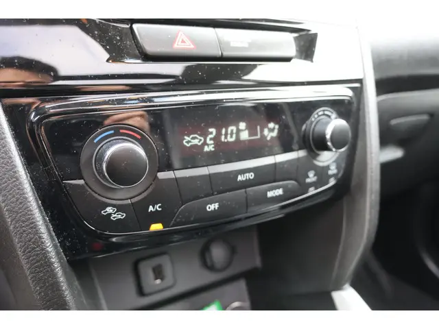 Suzuki Vitara 1.6 High Executive 2016 Benzine 17