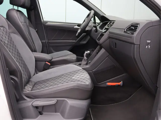 Volkswagen Tiguan Hybrid R-Line 2023 Hybride Benzine 24