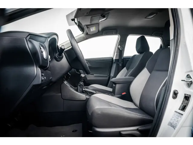 Toyota Auris 1.3 Now RIJKLAAR INCL:GARANTIE 2018 Benzine 15