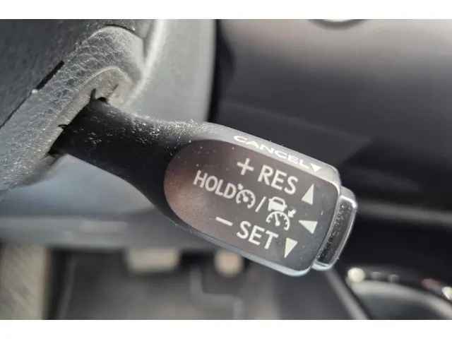 Toyota C-HR 1.8 Hybrid Style 2019 Hybride Benzine 24
