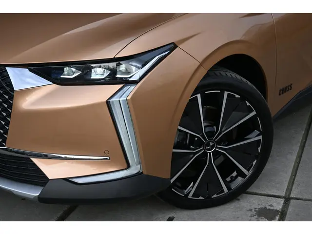 DS DS 4 E-Tense Rivoli Cross 2022 Hybride Benzine 4