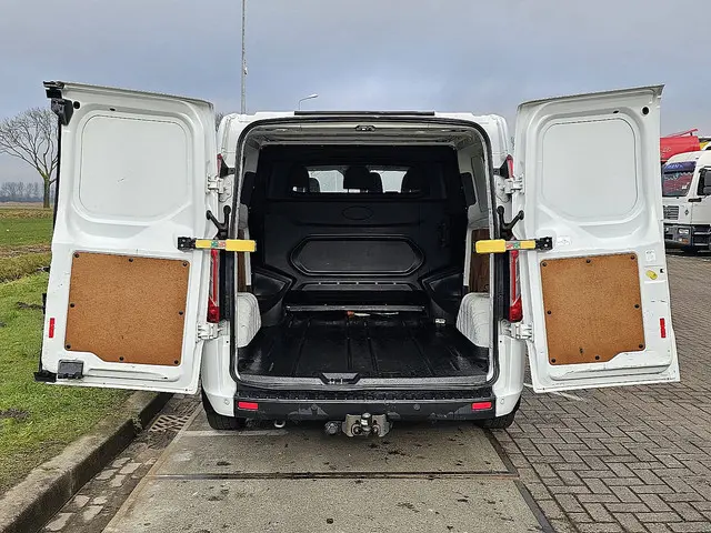 Ford Transit Custom 2.0 2019 Diesel 12