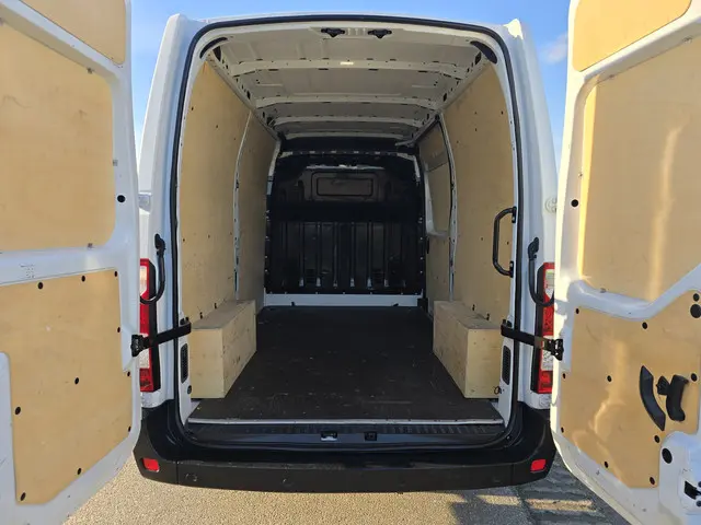 Renault Master T35 2.3 dCi L2 H2 2022 Diesel 5
