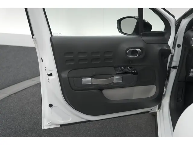 Citroën C3 PureTech 110 S&S Shine 2020 Benzine 58